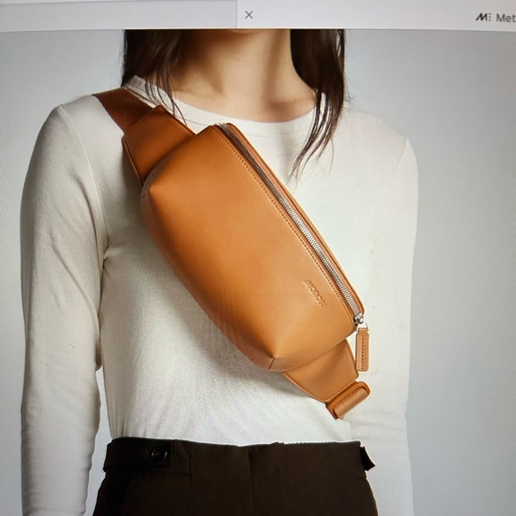 MON1500 Crafted with water-resistant, ultra microfiber vegan leather, the - Picture 7 of 10